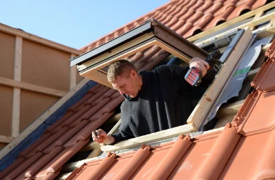 Pose de fenêtres de toit Velux à Villebarou